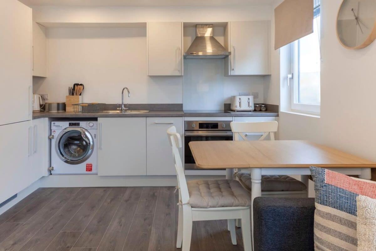Contemporary 1 Bedroom Apartment In Ashford Ashford  Exterior photo