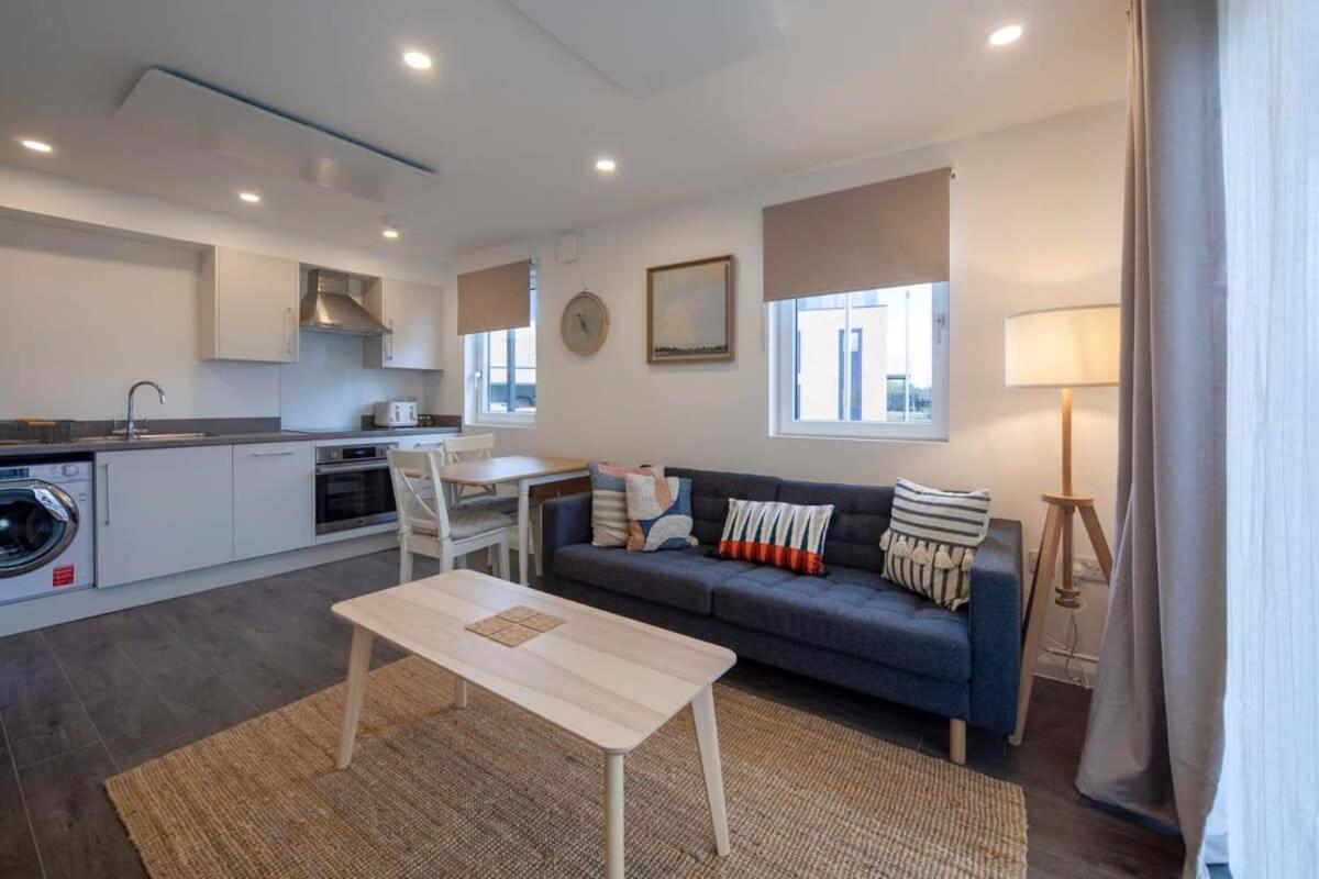 Contemporary 1 Bedroom Apartment In Ashford Ashford  Exterior photo